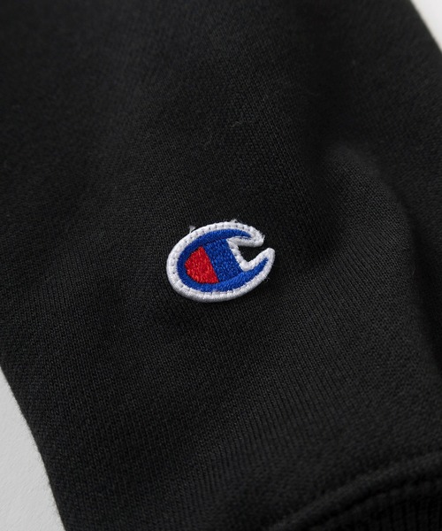 Champion(チャンピオン)の「【Champion/チャンピオン】Cマーク ワンポイントロゴ 刺繍&ワッペンデザイン クルーネックスウェット/ 裏毛/【USAコットン】(スウェット・メンズ・ブラック/ダークグリーン/パープル/グレー/オートミール/ダークネイビー・M/L/XL)」の11枚目の写真