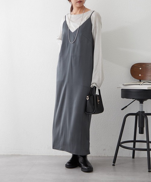 Remind me and forever(リマインドミーアンドフォーエバー)の「【OTONA line.】とろみサテンキャミワンピース(ジャンパースカート・レディース・ベージュ/チャコールグレー・FREE)」の1枚目の写真