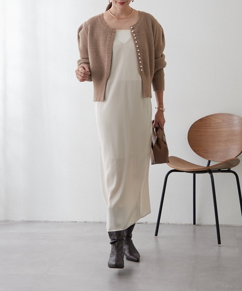 Remind me and forever(リマインドミーアンドフォーエバー)の「【OTONA line.】とろみサテンキャミワンピース(ジャンパースカート・レディース・ベージュ/チャコールグレー・FREE)」の15枚目の写真