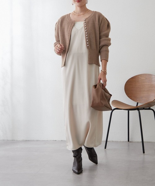Remind me and forever(リマインドミーアンドフォーエバー)の「【OTONA line.】とろみサテンキャミワンピース(ジャンパースカート・レディース・ベージュ/チャコールグレー・FREE)」の16枚目の写真