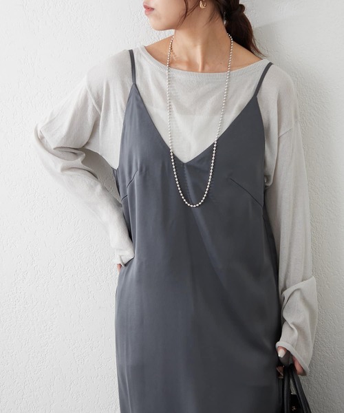 Remind me and forever(リマインドミーアンドフォーエバー)の「【OTONA line.】とろみサテンキャミワンピース(ジャンパースカート・レディース・ベージュ/チャコールグレー・FREE)」の12枚目の写真