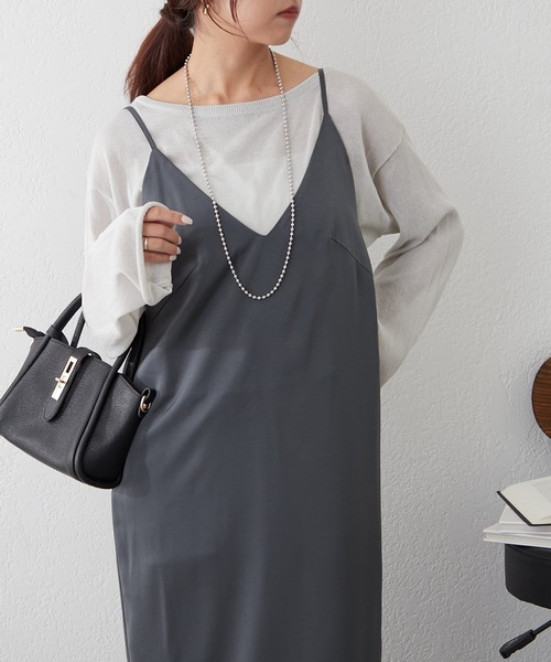 Remind me and forever(リマインドミーアンドフォーエバー)の「【OTONA line.】とろみサテンキャミワンピース(ジャンパースカート・レディース・ベージュ/チャコールグレー・FREE)」の13枚目の写真