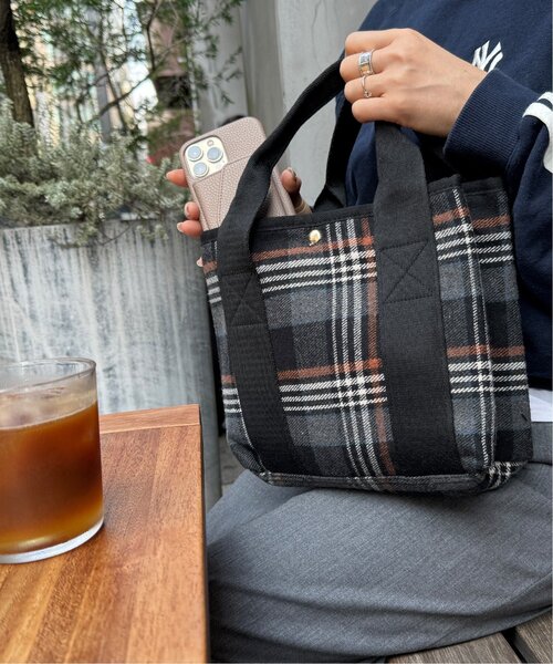 LBC(エルビーシー)の「ファスナー仕切りトートバッグ(トートバッグ・レディース・ブラック/グレー/その他1/チェック・FREE)」の10枚目の写真