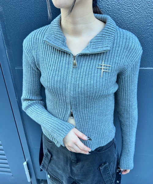 Figments（フィグメンツ）の「ブローチ付きZIPニット（ニット/セーター・レディース・ブラック/グレー・FREE）」の4枚目の写真