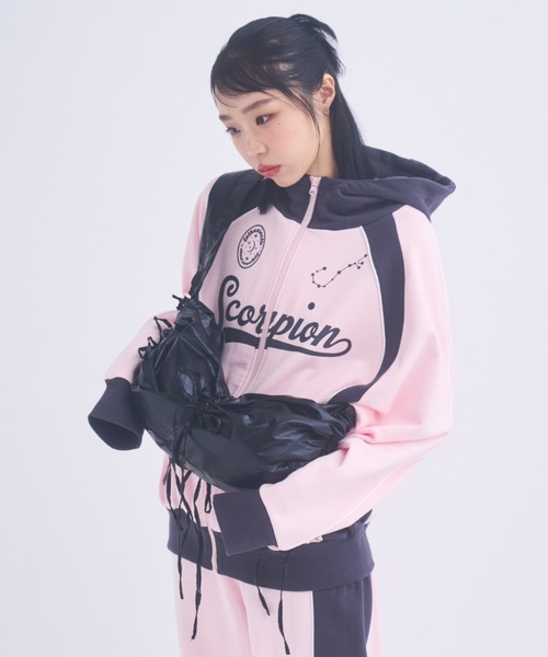 INTER FACTORY(インターファクトリー)の「おさき / シャーリングショルダーバック made in INTER FACTORY(ショルダーバッグ・レディース・ブラック/シルバー・FREE)」の18枚目の写真