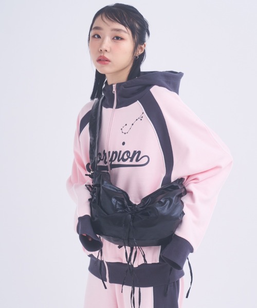 INTER FACTORY(インターファクトリー)の「おさき / シャーリングショルダーバック made in INTER FACTORY(ショルダーバッグ・レディース・ブラック/シルバー・FREE)」の17枚目の写真