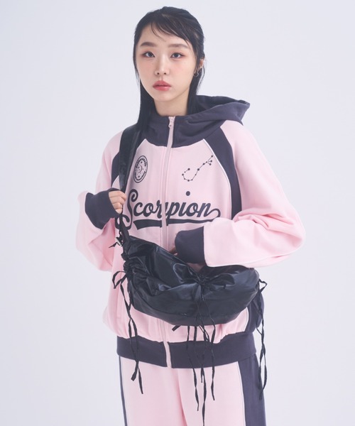 INTER FACTORY(インターファクトリー)の「おさき / シャーリングショルダーバック made in INTER FACTORY(ショルダーバッグ・レディース・ブラック/シルバー・FREE)」の15枚目の写真