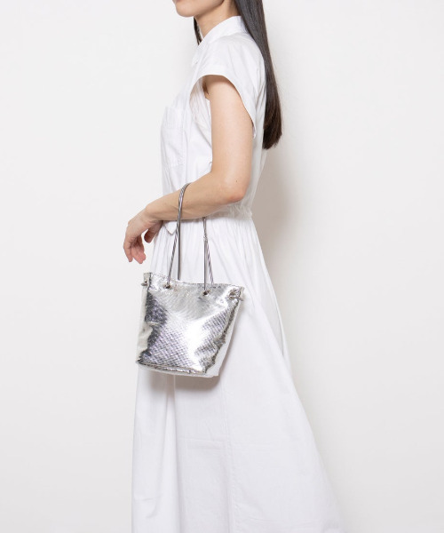 cache cache(カシュ カシュ)の「カシュカシュ cachecache / スネークチェーンメタリックミニバッグ(ショルダーバッグ・レディース・ブラック/シルバー・FREE)」の1枚目の写真