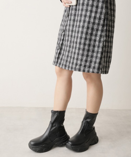 DEMETER(デメテル)の「厚底 ストレッチ スニーカーライク ショートブーツ(ブーツ・レディース・ブラック/シルバー・M/S/L)」の8枚目の写真
