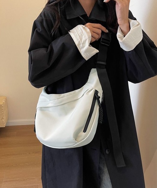 Miniministore(ミニミニストア)の「ショルダーバッグ ナイロン 多収納 無地(ショルダーバッグ・レディース・オフホワイト/ブラック/ベージュ・FREE)」の10枚目の写真
