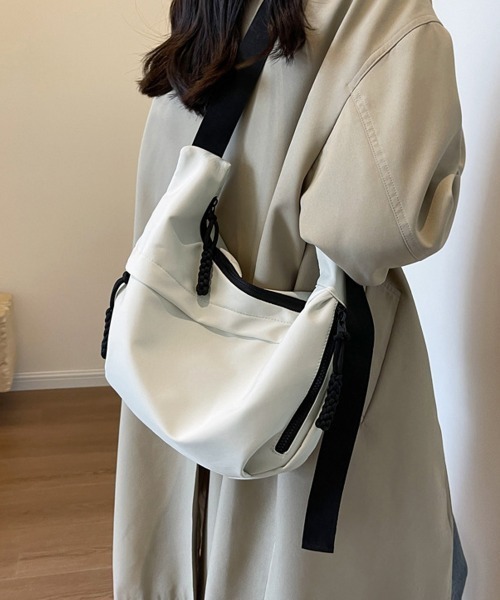 Miniministore(ミニミニストア)の「ショルダーバッグ ナイロン 多収納 無地(ショルダーバッグ・レディース・オフホワイト/ブラック/ベージュ・FREE)」の13枚目の写真