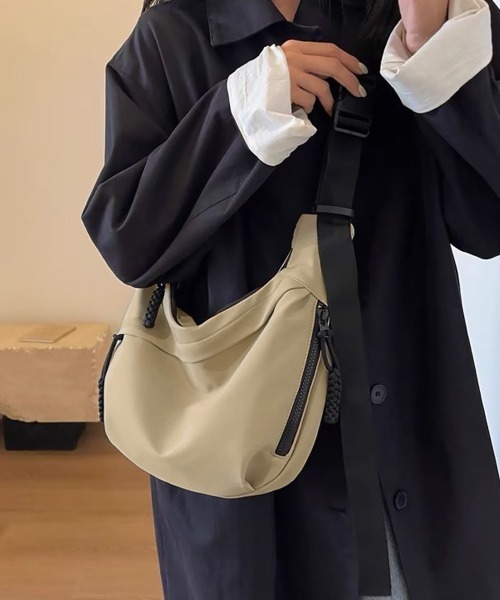 Miniministore(ミニミニストア)の「ショルダーバッグ ナイロン 多収納 無地(ショルダーバッグ・レディース・オフホワイト/ブラック/ベージュ・FREE)」の14枚目の写真