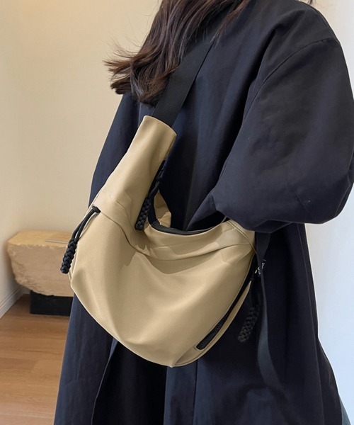 Miniministore(ミニミニストア)の「ショルダーバッグ ナイロン 多収納 無地(ショルダーバッグ・レディース・オフホワイト/ブラック/ベージュ・FREE)」の16枚目の写真