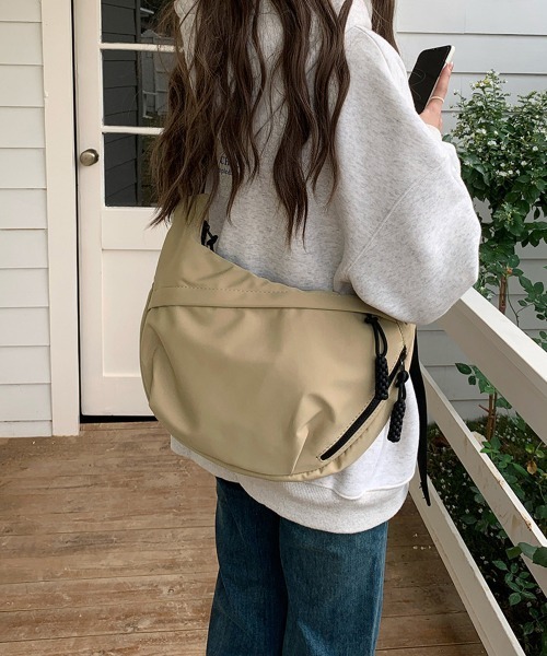Miniministore(ミニミニストア)の「ショルダーバッグ ナイロン 多収納 無地(ショルダーバッグ・レディース・オフホワイト/ブラック/ベージュ・FREE)」の18枚目の写真