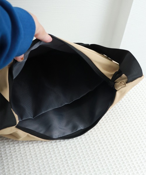 Miniministore(ミニミニストア)の「ショルダーバッグ ナイロン 多収納 無地(ショルダーバッグ・レディース・オフホワイト/ブラック/ベージュ・FREE)」の21枚目の写真