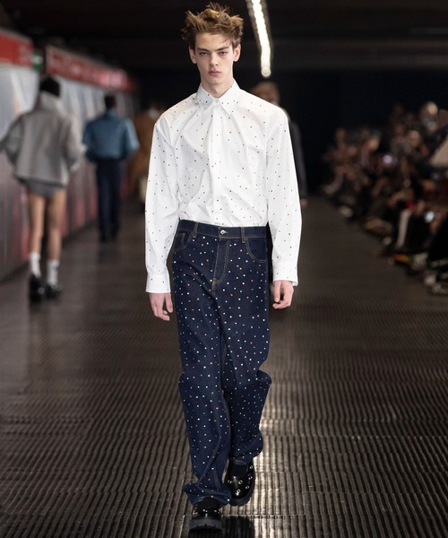 【関税込み】MSGM ブルー スタッズ ワイドレッグジーンズ セール】マルチスタッズ ワイドレッグデニムパンツ（デニム