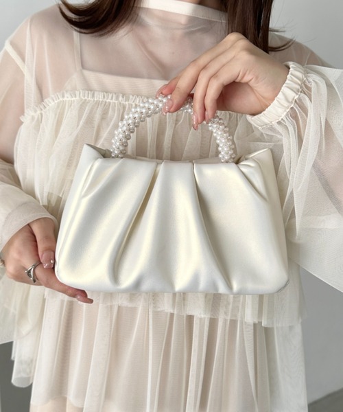 CLEA（クレア）の「パールハンドルミニパーティーバッグ（ハンドバッグ・レディース・シルバー/ピンク/ブラック/アイボリー・FREE）」の2枚目の写真