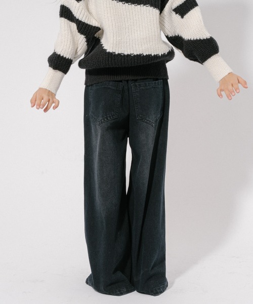 URBAN CHERRY（アーバンチェリー）の「ワイドフレアパンツ（デニムパンツ・キッズ・ブラック・110cm/120cm/130cm/140cm/150cm）」の7枚目の写真