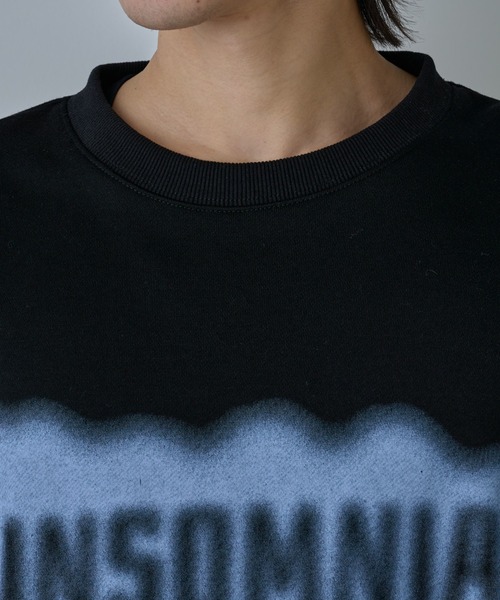 スプレーロゴプリントクルースウェット（スウェット）｜COLONY 2139（コロニートゥーワンスリーナイン）