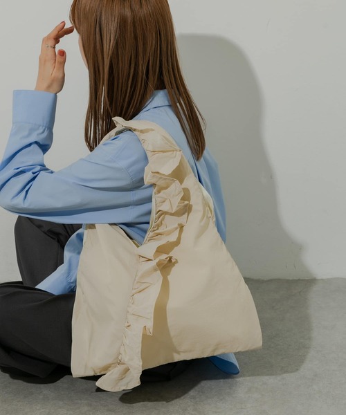 SMELLY（スメリー）の「カシュクールフリルトート（トートバッグ・レディース・ブラック/アイボリー・-）」の6枚目の写真