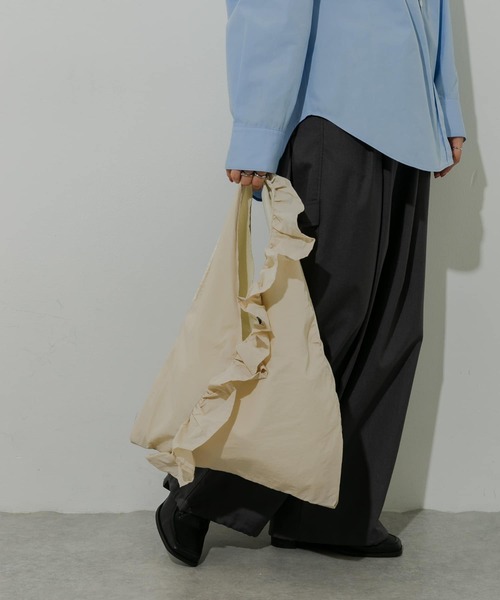 SMELLY（スメリー）の「カシュクールフリルトート（トートバッグ・レディース・ブラック/アイボリー・-）」の9枚目の写真