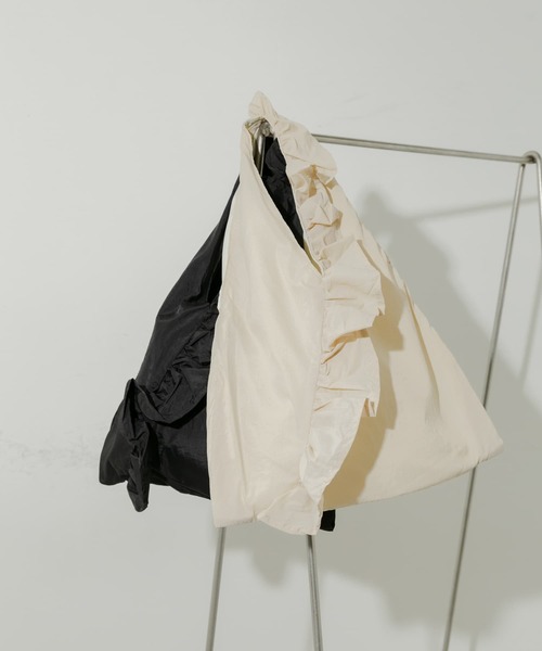 SMELLY（スメリー）の「カシュクールフリルトート（トートバッグ・レディース・ブラック/アイボリー・-）」の14枚目の写真