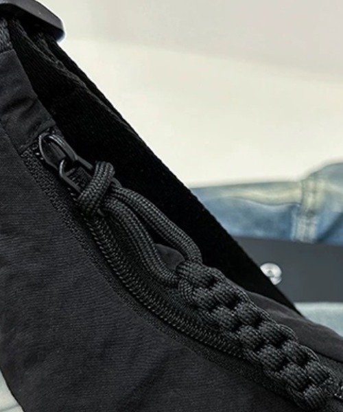 COCOMOMO(ココモモ)の「ハーフムーン ショルダーバッグ 軽量 斜め掛け ファスナー付き(ショルダーバッグ・レディース・グレー/ブルー/アイボリー/ワインレッド/イエロー/オレンジ/カーキ/ブラック・FREE)」の22枚目の写真