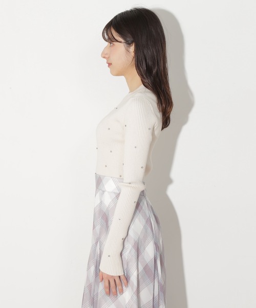 JILL by JILL STUART（ジルバイジルスチュアート）の「ビジューコンパクトロゴニット（ニット/セーター・レディース・ホワイト系その他/ピンク/ブラック・FREE）」の4枚目の写真
