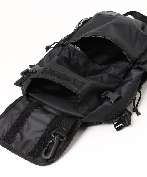 NEW ERA(ニューエラ)の「【NEW ERA/ニューエラ】SLING BODY BAG(ボディバッグ/ウエストポーチ・メンズ・ブラック系その他/ブラック・FREE)」の6枚目の写真