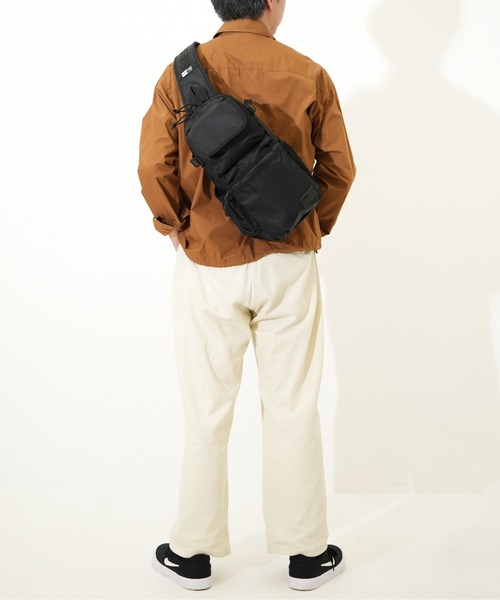 NEW ERA(ニューエラ)の「【NEW ERA/ニューエラ】SLING BODY BAG(ボディバッグ/ウエストポーチ・メンズ・ブラック系その他/ブラック・FREE)」の8枚目の写真