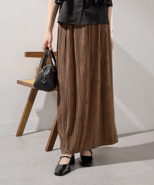MAISON BREEZE（メゾンブリーズ）の「【MAISON BREEZE】ウェーブパイピングスカート DTK（スカート・レディース・ブラウン/ブラック・FREE）」の2枚目の写真