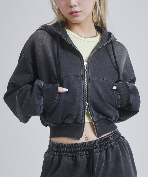 ENVYM(アンビー)の「ウォッシュドショートパーカー(パーカー・レディース・ブルー/ブラック・FREE)」の2枚目の写真