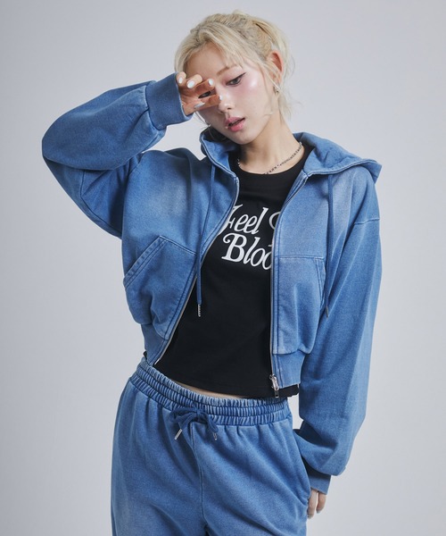 ENVYM(アンビー)の「ウォッシュドショートパーカー(パーカー・レディース・ブルー/ブラック・FREE)」の3枚目の写真