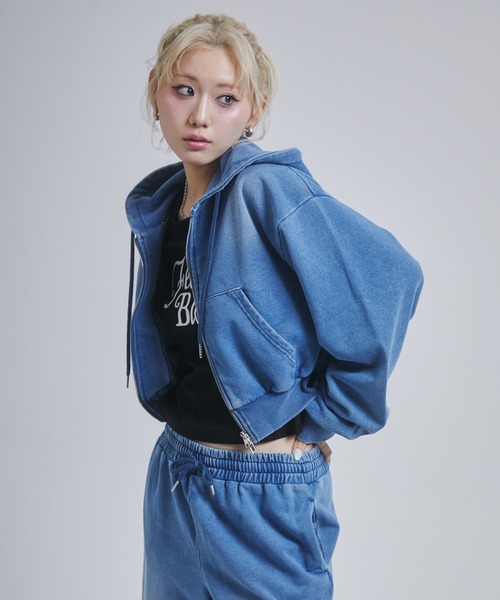 ENVYM(アンビー)の「ウォッシュドショートパーカー(パーカー・レディース・ブルー/ブラック・FREE)」の6枚目の写真