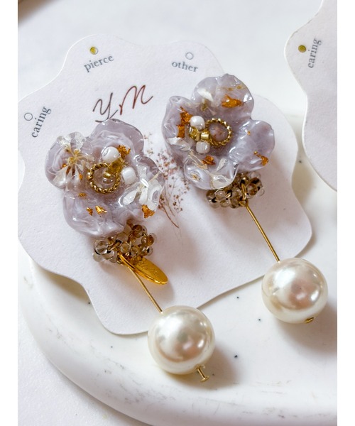 tone(トーン)の「【YM】花とシルキーパール 大人可愛いピアス サージカルステンレス(MA)(ピアス(両耳用)・レディース・ゴールド・FREE)」の1枚目の写真
