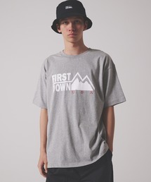 FIRST DOWN（ファーストダウン）の「プリントロゴ ショートスリーブ Tシャツ（Tシャツ/カットソー）」
