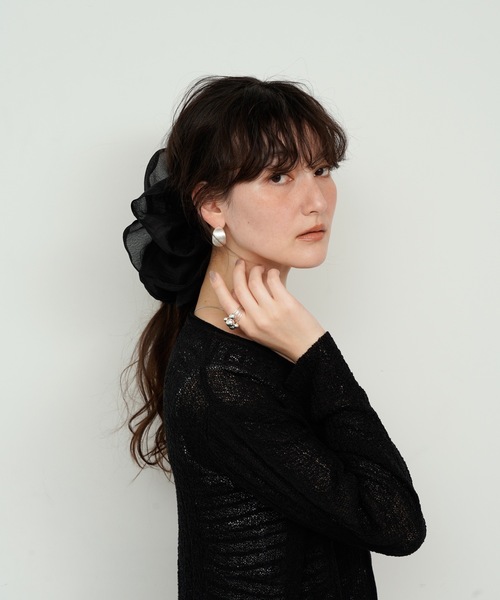 Lutim by u（ルチバイユー）の「Organdie Big Frilled Scrunchie / オーガンジービッグフリルシュシュ（シュシュ・レディース・ブラック/ホワイト・FREE）」の21枚目の写真
