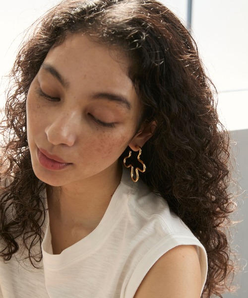 Wave flower motif pierce / ウェーブ フラワー モチーフ ピアス