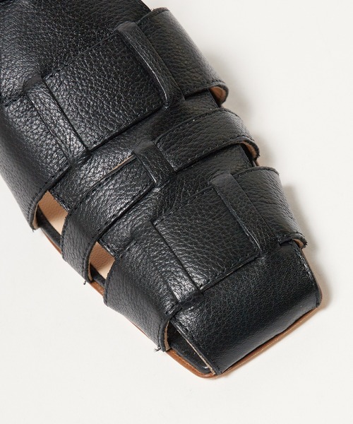 FABIO RUSCONI（ファビオルスコーニ）の「FABIO RUSCONI/ファビオルスコーニ スクエアトゥ チェンキーヒール グルカサンダル（サンダル・レディース・ホワイト/ブラック・36/37/38）」の6枚目の写真