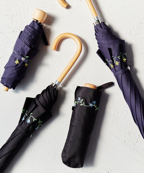 Afternoon Tea（アフタヌーンティー）の「小花刺繍晴雨兼用折りたたみ傘 日傘（折りたたみ傘・レディース・ブラック/ネイビー・ONE SIZE）」の4枚目の写真