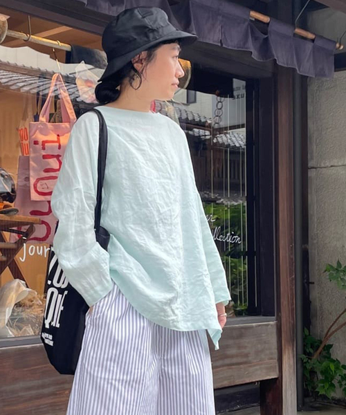 JOURNAL STANDARD LUXE(ジャーナルスタンダード ラックス)の「エアリーリネンボートネックブラウス(シャツ/ブラウス・レディース・ブルー/レッド/ブラウン/スカイブルー・FREE)」の3枚目の写真