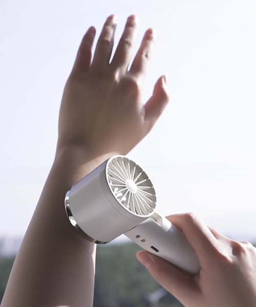 Cinderella（シンデレラ）の「ハンディファン 扇風機 持ち歩き 冷却プレート 携帯扇風機 小型 ハンディ コンパクト ストラップ カラビナ 夏 充電式 冷却 卓上 便利 手持ち ミニ扇風機 5枚羽 簡単 白 紫 灰色 ホワイト パープル グレー（生活家電・レディース・グレイッシュベージュ/ホワイト/パープル・FREE）」の7枚目の写真