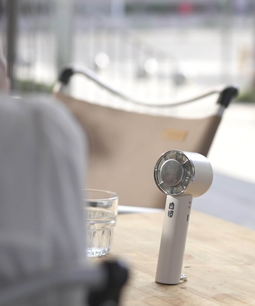 Cinderella（シンデレラ）の「ハンディファン 扇風機 持ち歩き 冷却プレート 携帯扇風機 小型 ハンディ コンパクト ストラップ カラビナ 夏 充電式 冷却 卓上 便利 手持ち ミニ扇風機 5枚羽 簡単 白 紫 灰色 ホワイト パープル グレー（生活家電・レディース・グレイッシュベージュ/ホワイト/パープル・FREE）」の16枚目の写真