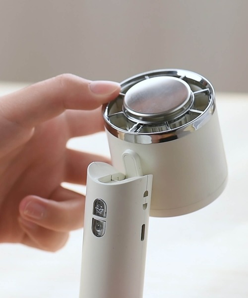 Cinderella（シンデレラ）の「ハンディファン 扇風機 持ち歩き 冷却プレート 携帯扇風機 小型 ハンディ コンパクト ストラップ カラビナ 夏 充電式 冷却 卓上 便利 手持ち ミニ扇風機 5枚羽 簡単 白 紫 灰色 ホワイト パープル グレー（生活家電・レディース・グレイッシュベージュ/ホワイト/パープル・FREE）」の17枚目の写真