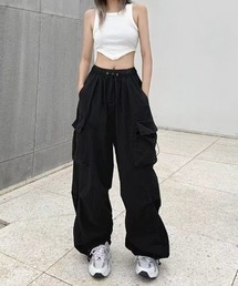 立体感のあるバルーンシルエットが魅力の夏服カーゴイージーパンツ ウエストボリュームでラクに穿けるワイド・バギーな春服トラックパンツ