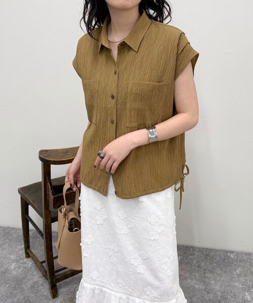 fredy emue（フレディエミュ）の「前開きフレンチタックシャツ（シャツ/ブラウス・レディース・ブラック/オフホワイト/キャメル・38）」の3枚目の写真