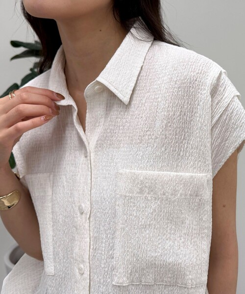 fredy emue（フレディエミュ）の「前開きフレンチタックシャツ（シャツ/ブラウス・レディース・ブラック/オフホワイト/キャメル・38）」の6枚目の写真