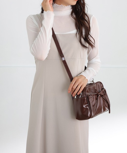 ALTROSE(アルトローズ)の「【500mlペットボトル収納可能】ショルダーバッグ リボン 3層構造 アリー(ショルダーバッグ・レディース・アイボリー/ブラック/ワインレッド/ブラウン・FREE)」の15枚目の写真