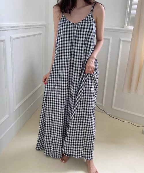 shopnikoniko(ショップニコニコ)の「キャミワンピース チェック ギンガムチェック ロング丈 ワンピース(ワンピース・レディース・グレー・フリー)」の1枚目の写真