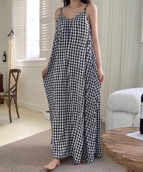 shopnikoniko(ショップニコニコ)の「キャミワンピース チェック ギンガムチェック ロング丈 ワンピース(ワンピース・レディース・グレー・フリー)」の4枚目の写真